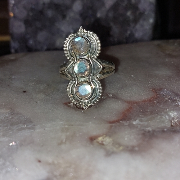 3 Stone Vintage Style Labradorite Silver Ring - Picture 2 of 6